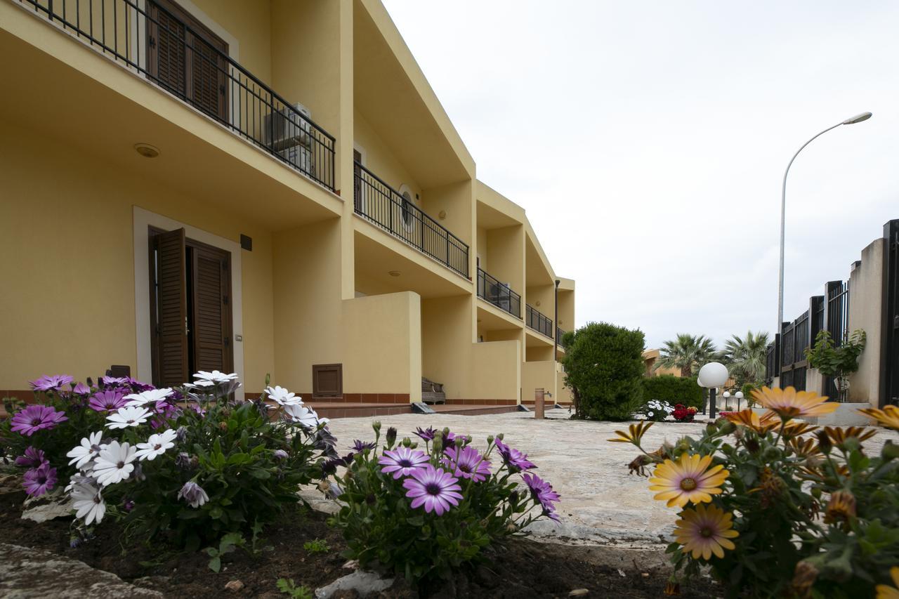 Residence Eneide Valderice Bagian luar foto